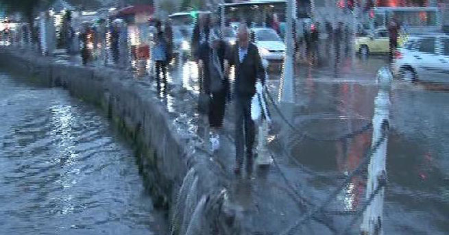 Yağmur İstanbul'u Yine Esir Aldı