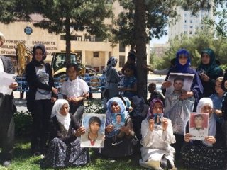 Annelerin Umutlu Bekleyişi Sürüyor