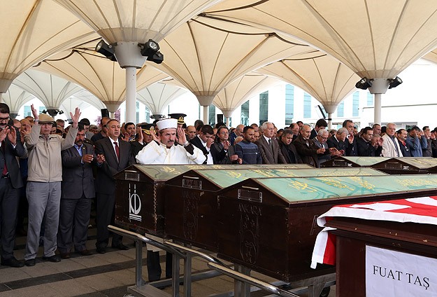 Afganistan'da Ölen Türkler Toprağa Verildi