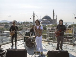 Rockçı İmama Konser Vizesi
