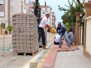 Ahatlı’nın Kaldırımı Yapılıyor