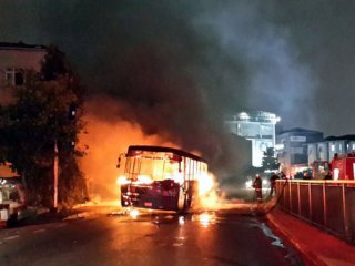 Makeli Haydutlar  Otobüs Yaktı!