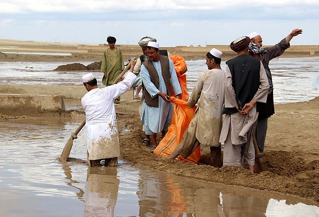 Afganistan Sele Teslim: En Az 81 Ölü