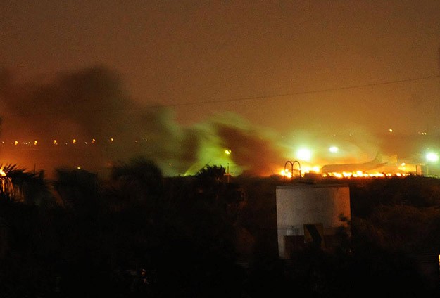 Karaçi'de Havalimanına Saldırı