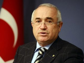 TBMM Başkanı Cemil Çiçek'ten Bayrak Açıklaması