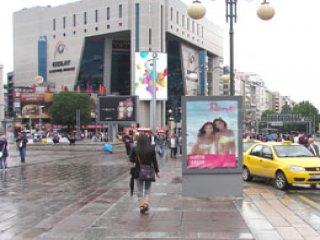 Müstehcen Reklama Tepki Yağıyor