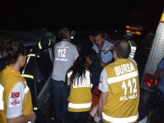 Hurdaya Dönen Araçta Can Pazarı: 3 Yaralı