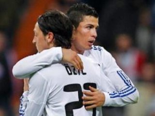 Mesut Ronaldo'ya Karşı!