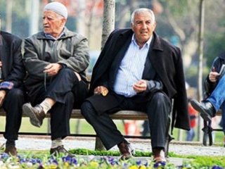 Emeklilere Bayram Öncesi Zamlı Maaş