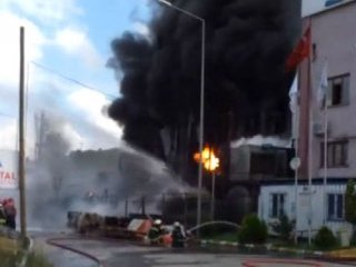 Kocaeli'de Bir  Yağ Fabrikasında Yangın