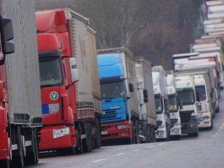 Duhok ve Zaho civarında 2 bin 500-3 bin tır bekliyor