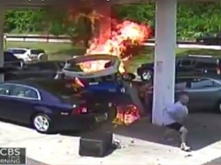 Kontrolden Çıkan Araç Benzinliğe Daldı