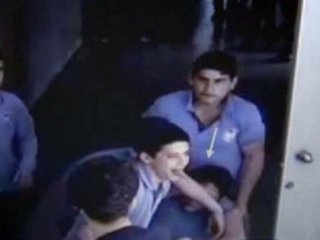 Arkadaşları Sınıfta Döve Döve Öldürdü