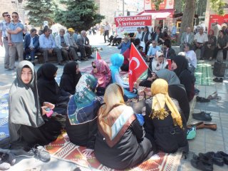Diyarbakır’da Çocukları Kaçırılan Ailelere Destek