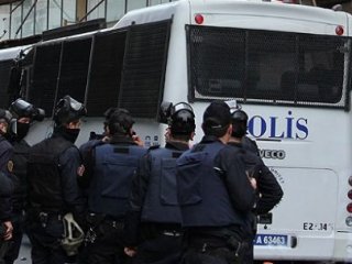 Yüksekova'da İzinsiz Gösteriye Polis Müdahale Etti