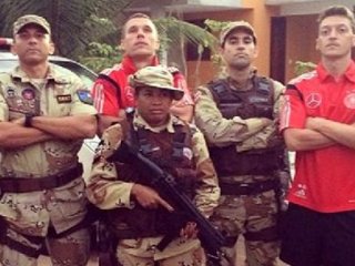 Mesut Özil'den Tepki Çeken Fotoğraf