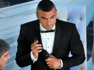 Başbakan'dan Evlenen Burak'a Telefon