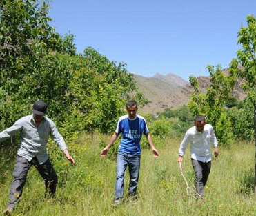 Köyü İstila Ettiler