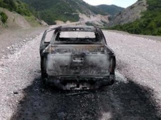 Karakola Erzak Taşıyan Aracı Yaktılar