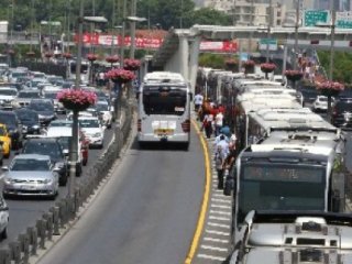 Metrobüs Yolunca Facia!