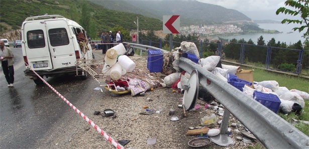 Çorum'da feci kaza: 2 ölü, 13 yaralı