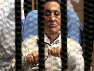 Banyoda Düşen Mübarek Bacağını Kırdı