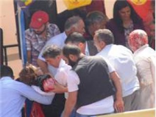 BDP Mitinginde Elektrik Şoku