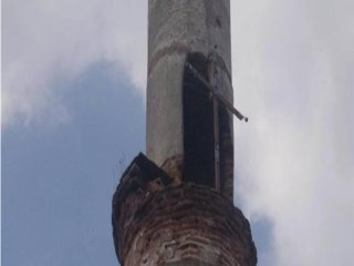Bulgaristan'da Camiye Haç Astılar
