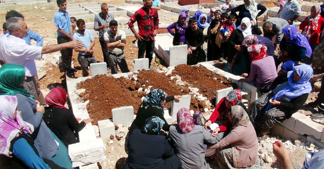 Yan Yana Toprağa Verildiler