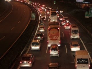 Tem Otoyolu Yine Trafiğe Kapanıyor