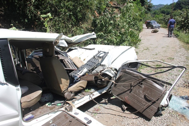 Giderken Üzerine Kaya Düştü