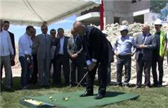 AB Bakanı Golf Oynadı