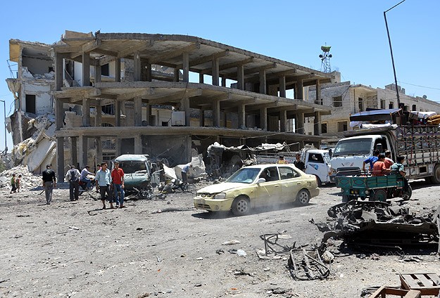 Suriye Ordusu Rakka'ya Havadan Saldırdı