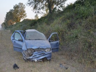 Otomobil Tarlaya Uçtu: 4 Yaralı