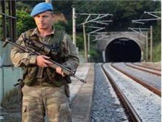 Bu Askerler Neyi Koruyor?