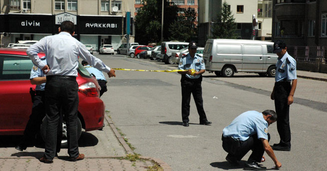 Muhtarlık Önünde Panik