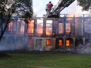 Tarihi Köşk Yandı