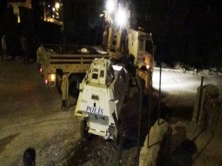 Zırhlı Araç Devrildi: 3 Polis Yaralı