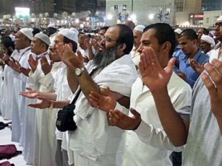 Kabe'de İlk Teravih Namazı