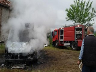 Minibüs, Çıkan Yangında Hurdaya Döndü