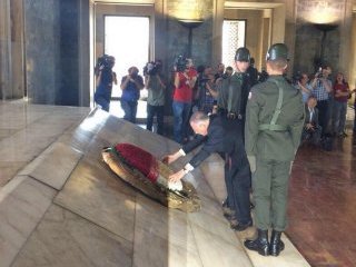 Ekmeleddin İhsanoğlu Anıtkabir'de