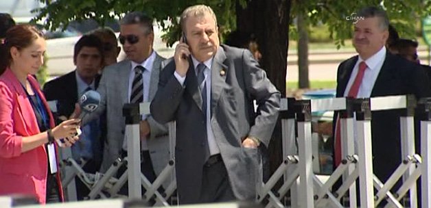 Giriş Kartını Unutan Güler Kapıda Kaldı