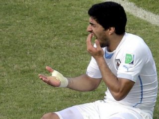 Luis Suarez Özür Diledi!