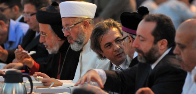 Taksim Meydanının Hınca Hınç Dolduran İftar