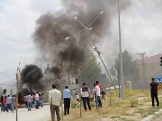 Başkale'de Kudurdular!