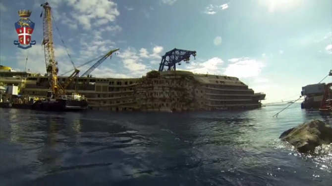 Dev Gemi Dik Konuma Getirildi