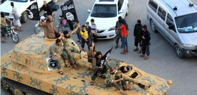 Ele Geçirdiği Ağır Silahları Sergiledi!