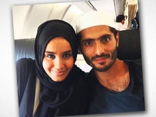 Ünlü Futbolcu Eşiyle Medine'ye Gitti!