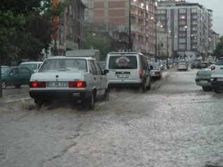 Erzurum'da Hayat Durdu!