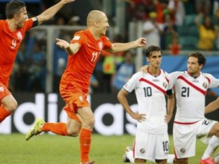 Hollanda Yarı Fianlde!